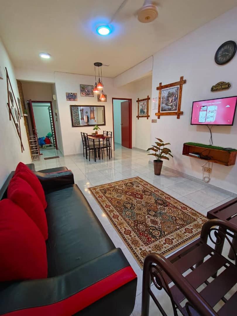 Homestay Camelia Kuala Terengganu - Rafflesia House Bagian luar foto