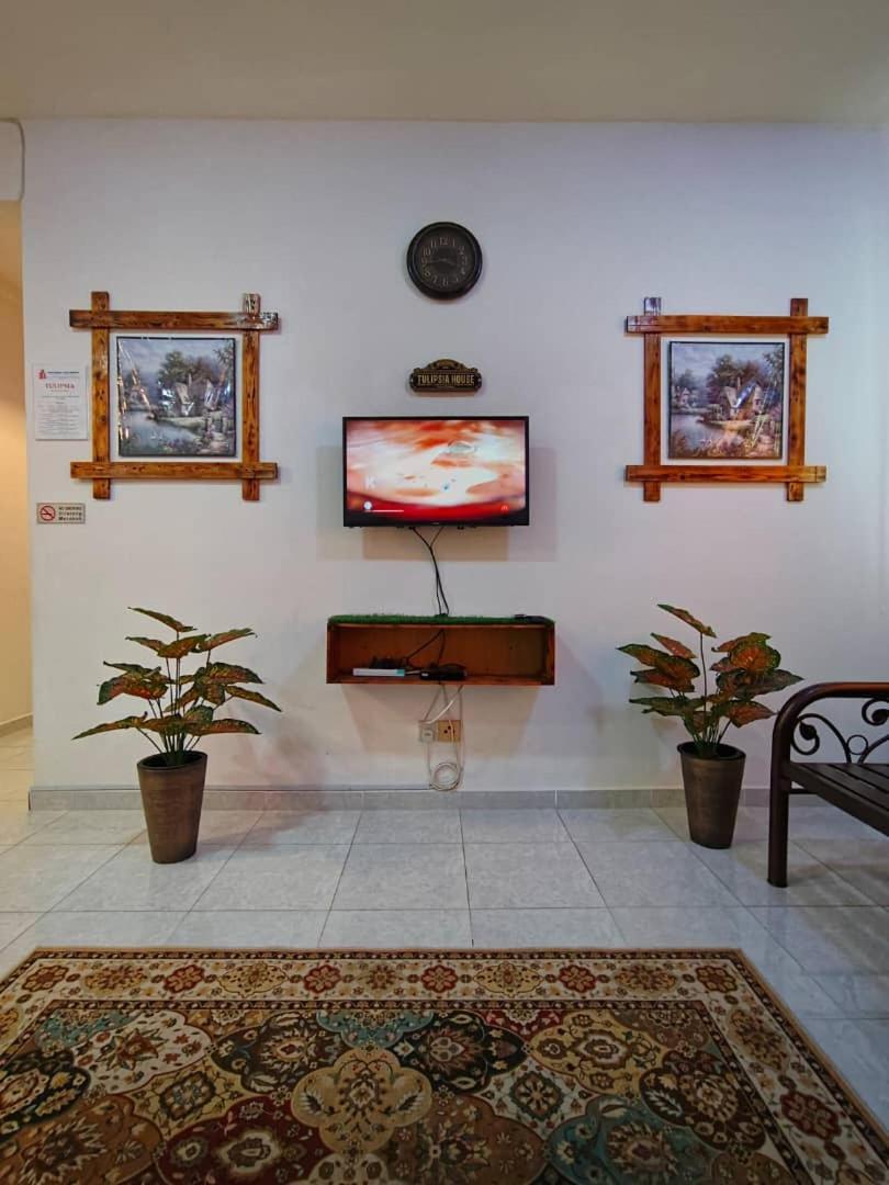 Homestay Camelia Kuala Terengganu - Rafflesia House Bagian luar foto