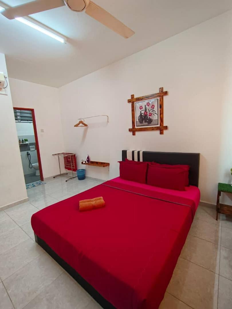 Homestay Camelia Kuala Terengganu - Rafflesia House Bagian luar foto